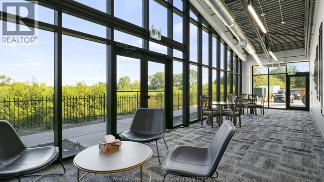 Building Photo - 1900 6th Conc