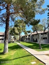 Building Photo - 533 W Guadalupe Rd