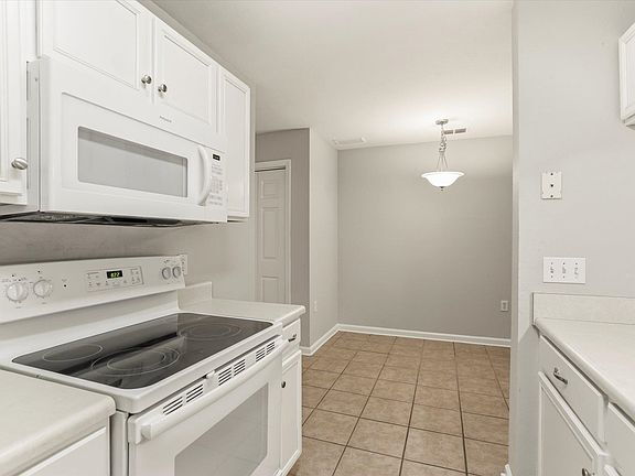Foto del edificio - 3 bed 3 bath town house off Tharpe