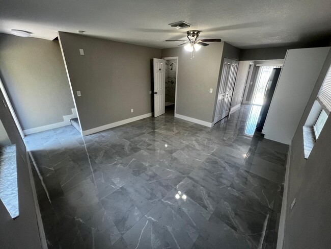 Building Photo - 2067 Laura Ln