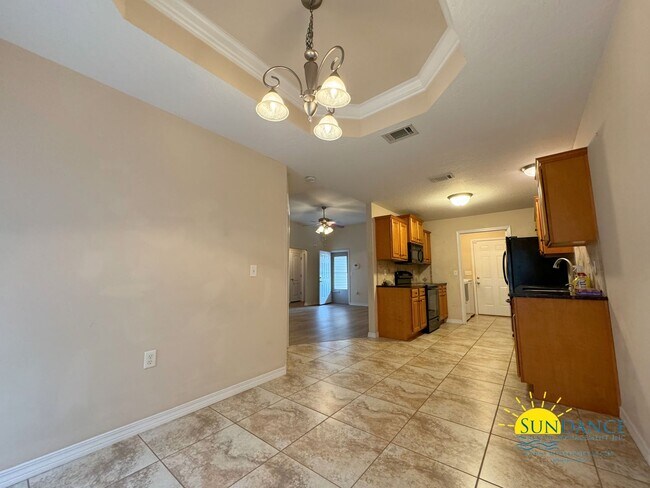 Building Photo - Beautiful 3 bedroom single story 5 minutes...