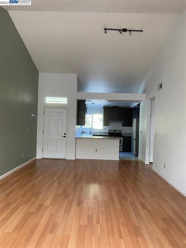 Building Photo - 1811 Parkview Green Cir