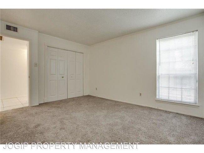 Building Photo - 8560 Park Ln