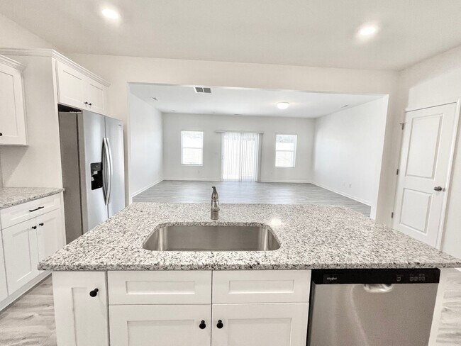 Foto del edificio - 1 Car Garage 3BD/2.5 Townhome Just off I85