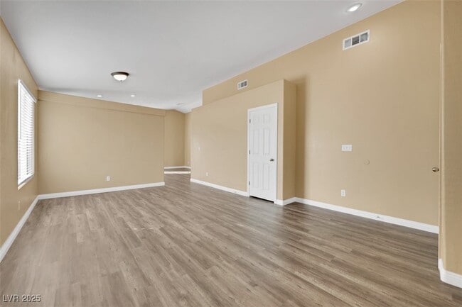 Foto del edificio - 2329 Avery Dr