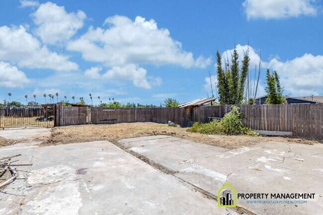 Foto del edificio - Charming 2-Bedroom Retreat in Sacramento – Gated w/Large yard