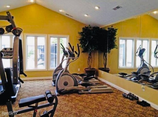 Building Photo - 2 br, 1.5 bath Condo - 7418 Sancus Blvd