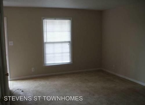 Building Photo - 636 Stevens St