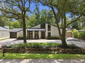 Building Photo - 8849 Larston St