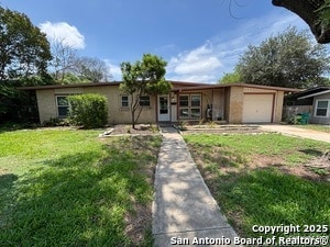 Building Photo - 318 Sprucewood Ln