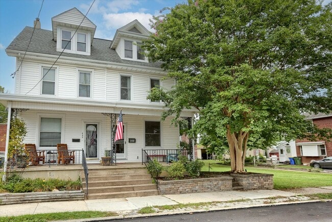 Building Photo - 433 7th St