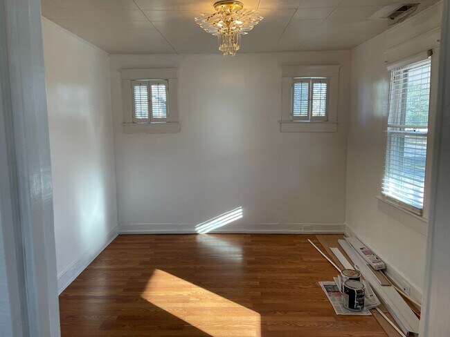 Foto del edificio - Charming older home close to downtown!