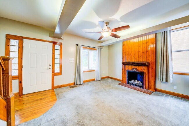 Building Photo - Stunning 3 bedroom home in Bon Air availab...