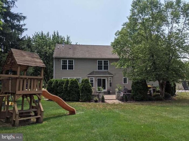 Building Photo - 2155 Elm Ave