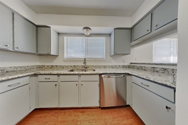 Building Photo - 7814 Greenedge Dr