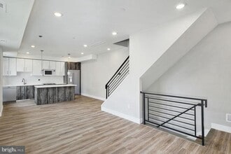 Building Photo - 2348 Mountain St