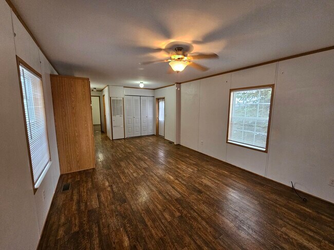 Foto del edificio - 4 Parkview Dr