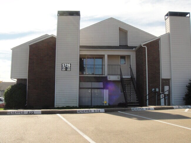 Foto del edificio - 5726 Marvin Loving Dr