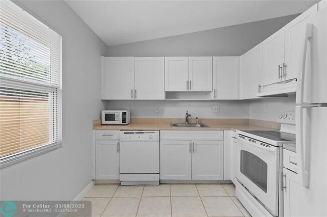 Foto del edificio - 4325 NW 5th Ave