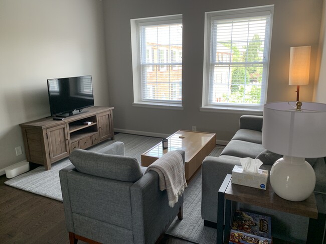 2 Bed, 1 Bath Condo - 2 Bed, 1 Bath Condo
