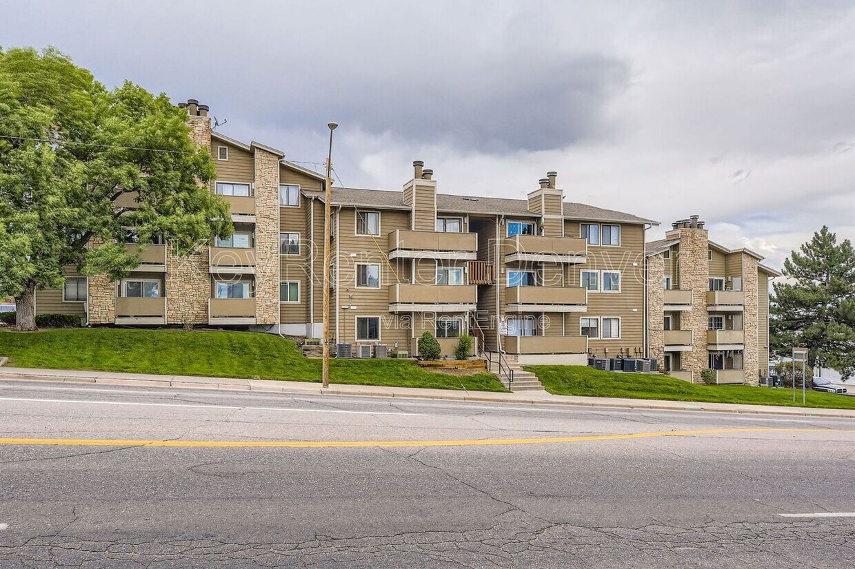 Primary Photo - 2929 W Floyd Ave