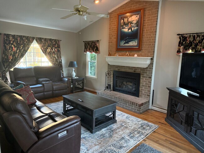 Foto del edificio - 6101 Mountain Springs Ln