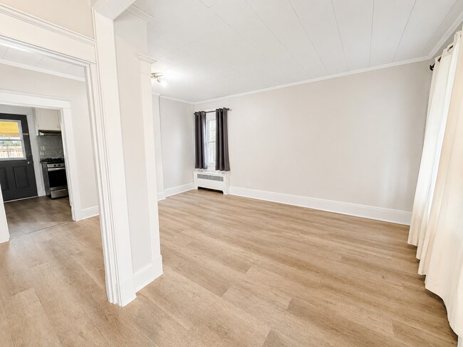 Photo du bâtiment - 24 Crosthwaite Ave N