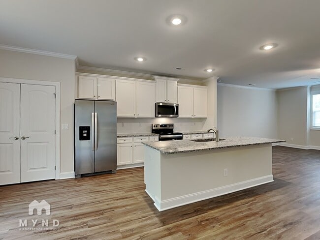 Building Photo - 6935 Woodland Stream Pl