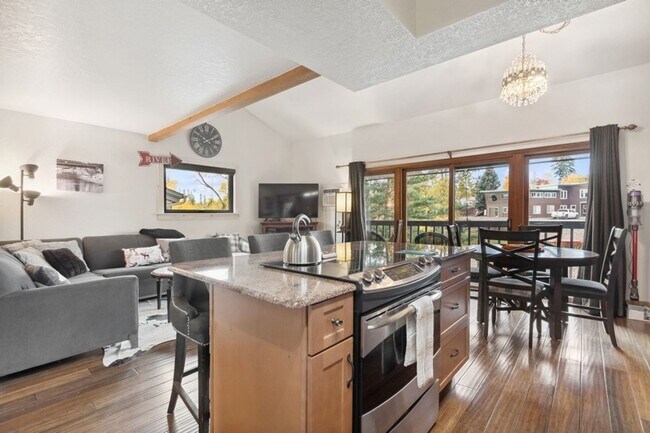 Building Photo - Well kept, 2 bedroom, 2 1/2 bath condo clo...