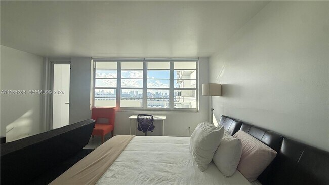 Foto del edificio - 100 Lincoln Rd