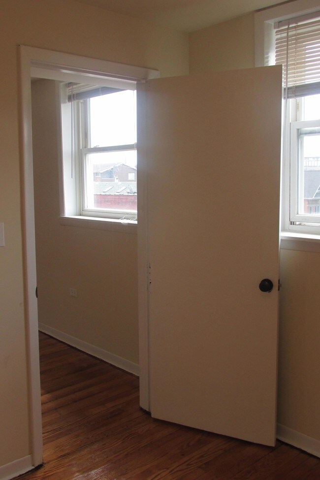 Building Photo - 2 bedroom in Chicago IL 60616