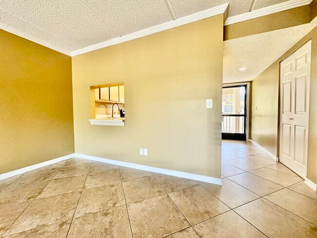 Building Photo - 2975 Thrush Dr