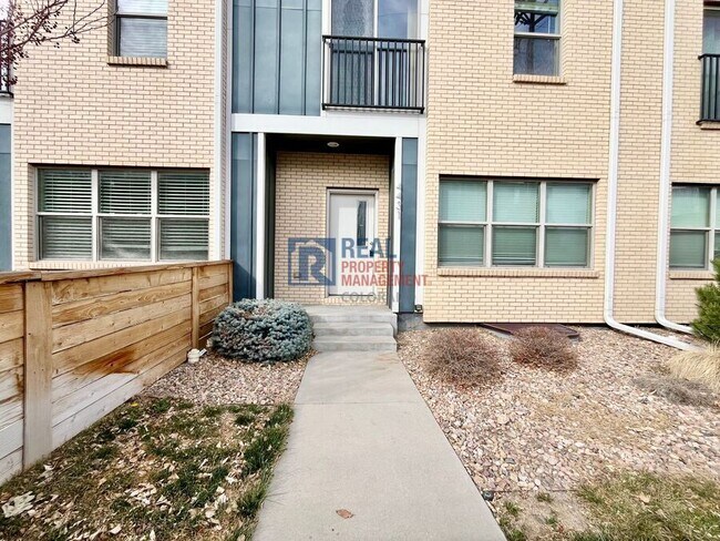 Foto del edificio - 4431 E Jewell Ave