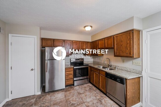 Building Photo - 3 Bedroom Pet-Friendly Home in Louisville, KY with Main Street Renewal