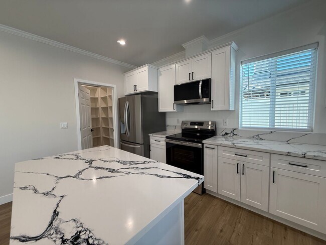 Foto del edificio - All solar new construction 3/3 house