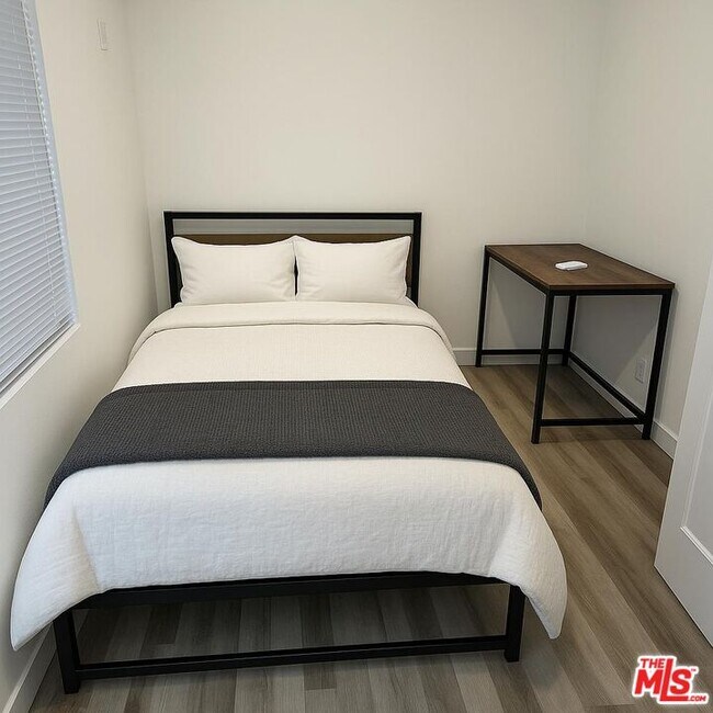 Foto del edificio - 1334 W 22nd St