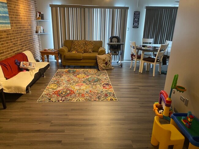 Foto del edificio - 10900 Central Ave