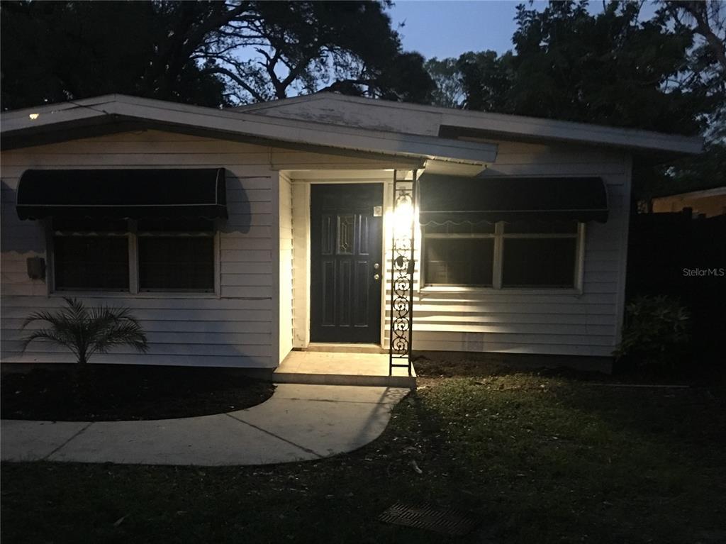 Foto principal - 2369 Browning St