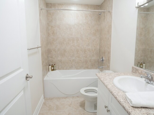 Photo du bâtiment - 9193A Bathurst St