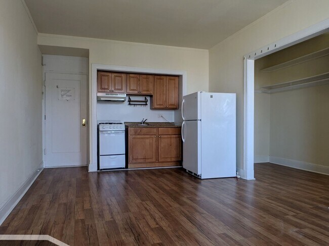 Foto del edificio - 3335 W Diversey Ave
