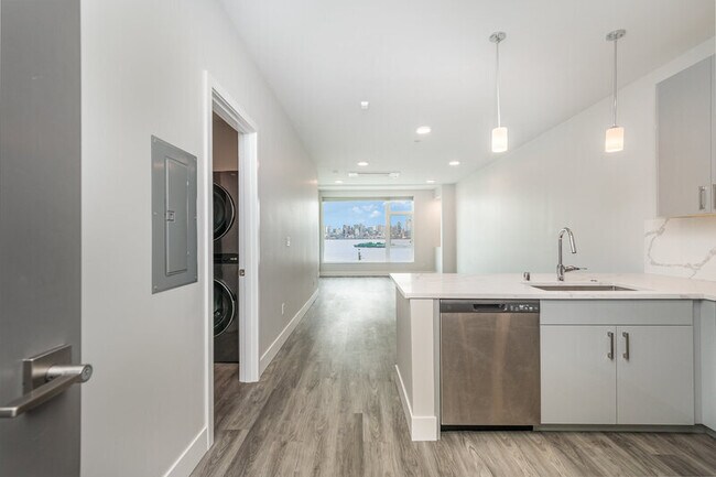 Foto del edificio - 1709 Harbor Ave SW
