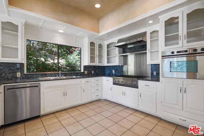 Building Photo - 10178 Baywood Ct
