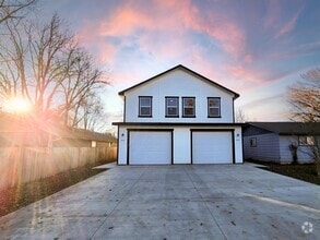 Building Photo - 408 S 11th St
