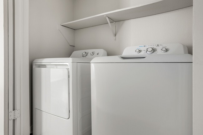 C242740_WimbeldonOaks_1B1B_WasherDryer_01 - Wimbledon Oaks