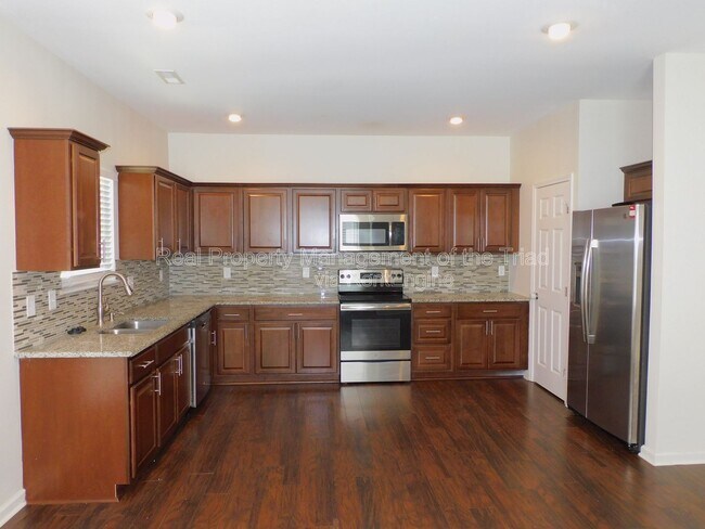 Foto del edificio - 117 Sommerwall Pl