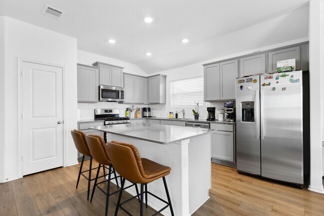 Foto del edificio - 149 River Rise Rd