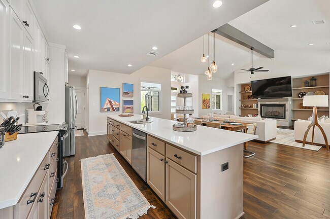 Building Photo - 401 W Brookside Dr