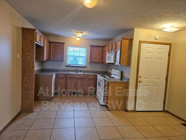 Building Photo - 4315 W La Siesta Ln