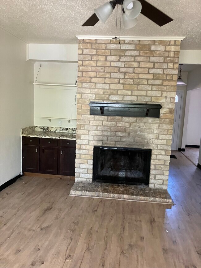 Foto del edificio - 626 Trailwood Ct