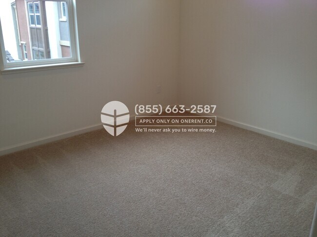 Building Photo - 1527 Bleecker St